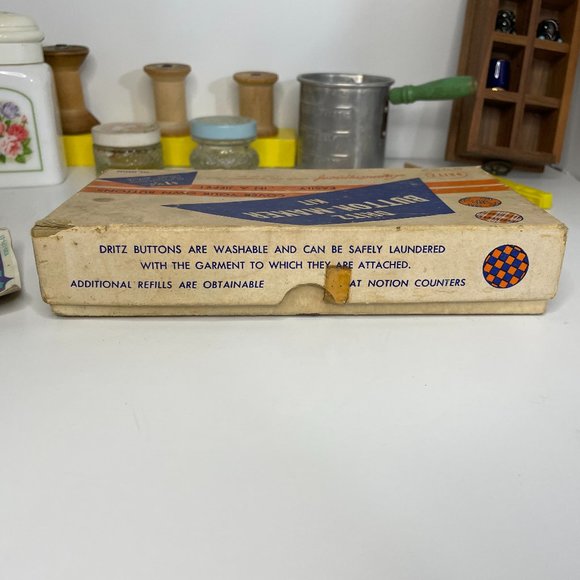 Vintage Dritz Button-Maker Kit and Majesty Tailor's Chalk - Picture 8 of 11